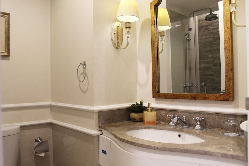 Noor Hotel 56/58