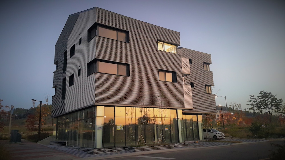 airport guesthouse ko in