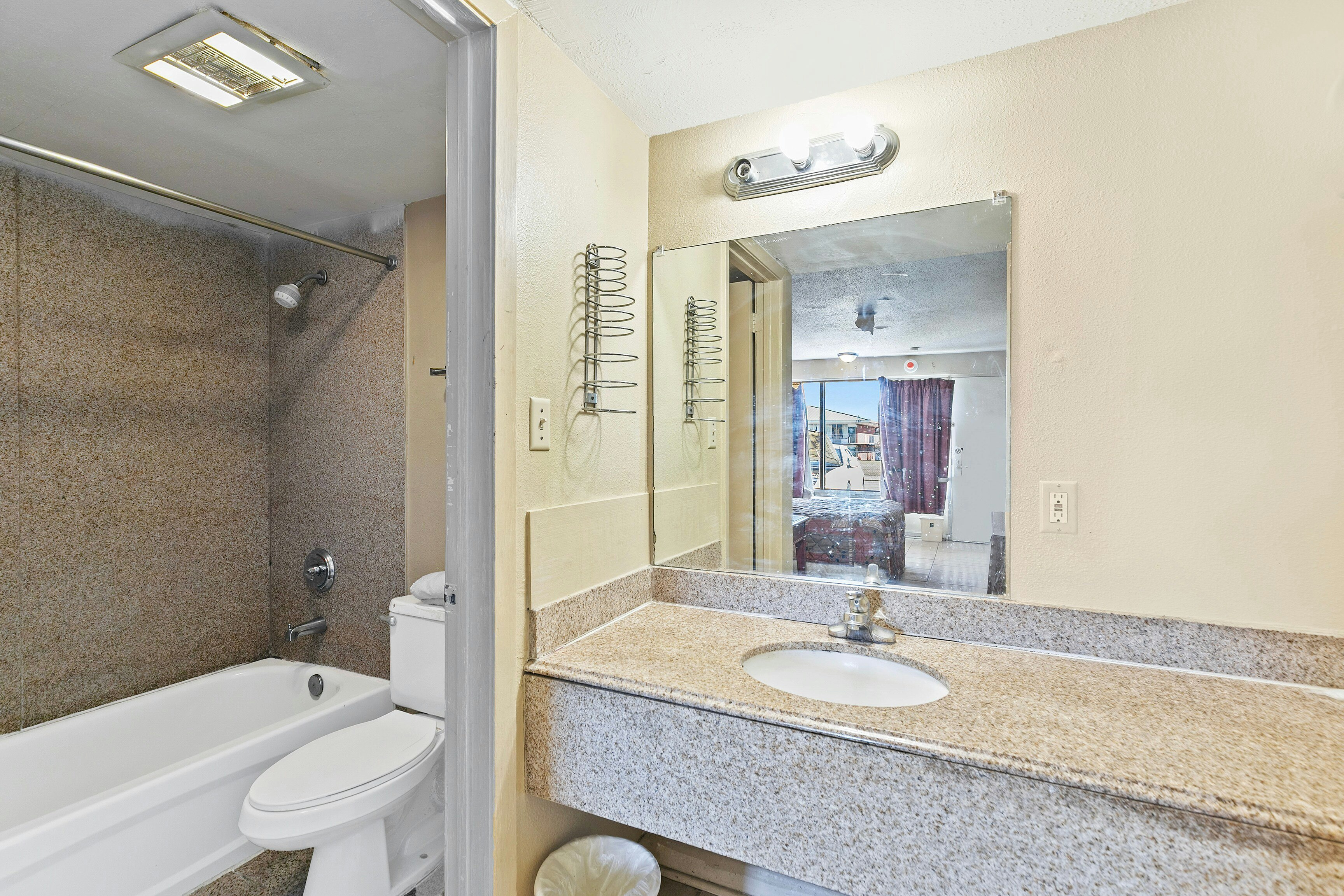 Luxury Inn By Hotel O Hattiesburg, MS 47/50