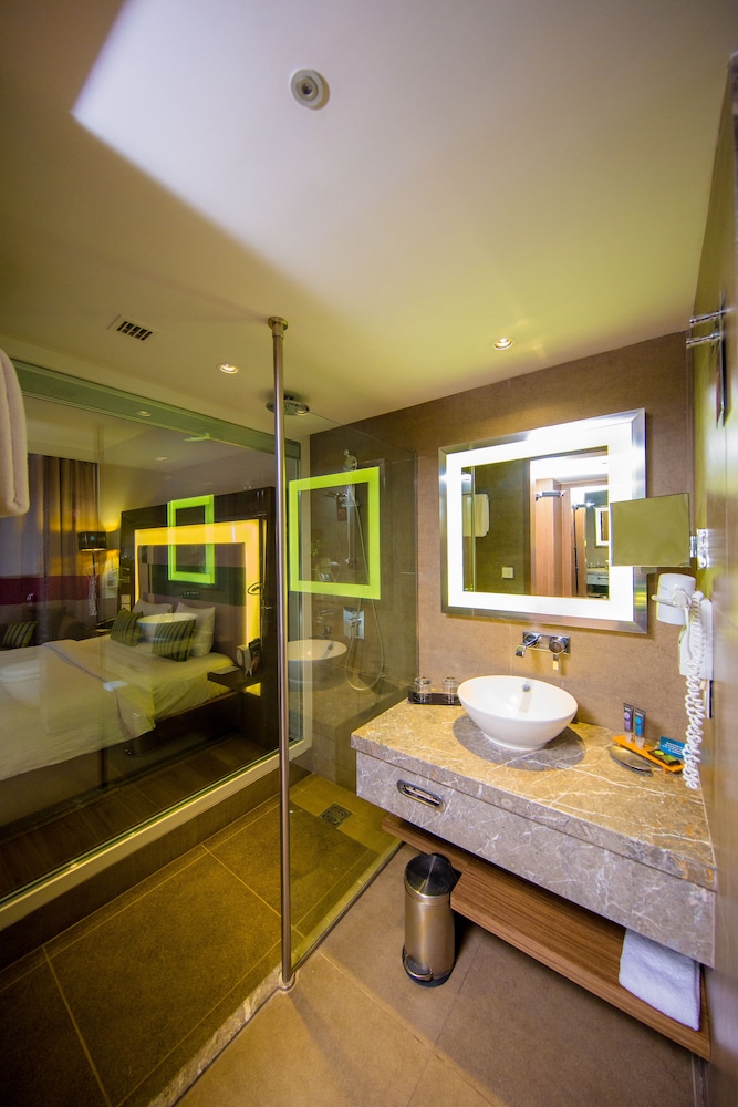 Novotel Chennai Sipcot 63/75