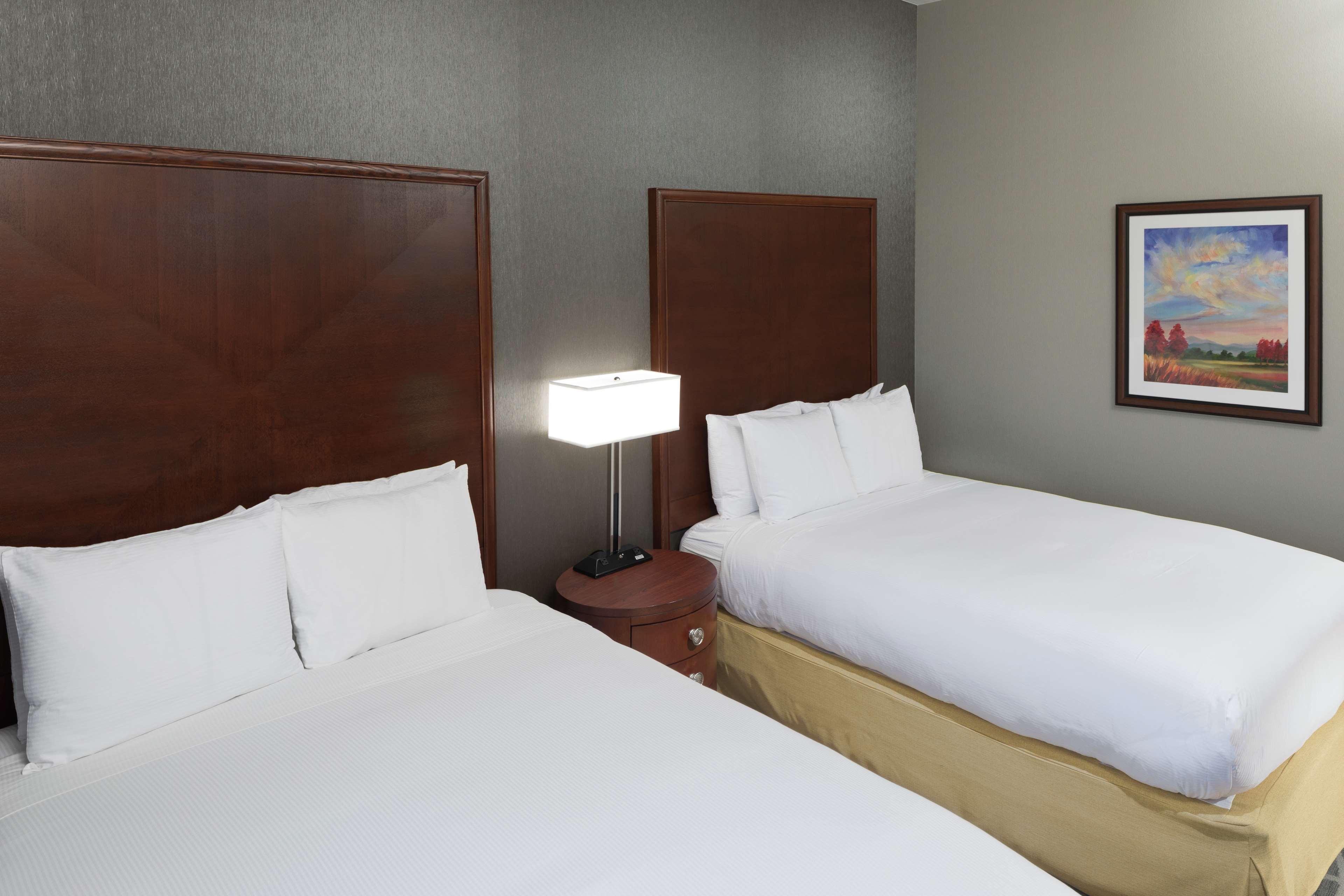 PREMIUM, 2 QUEEN BEDS, ACCESSIBLE