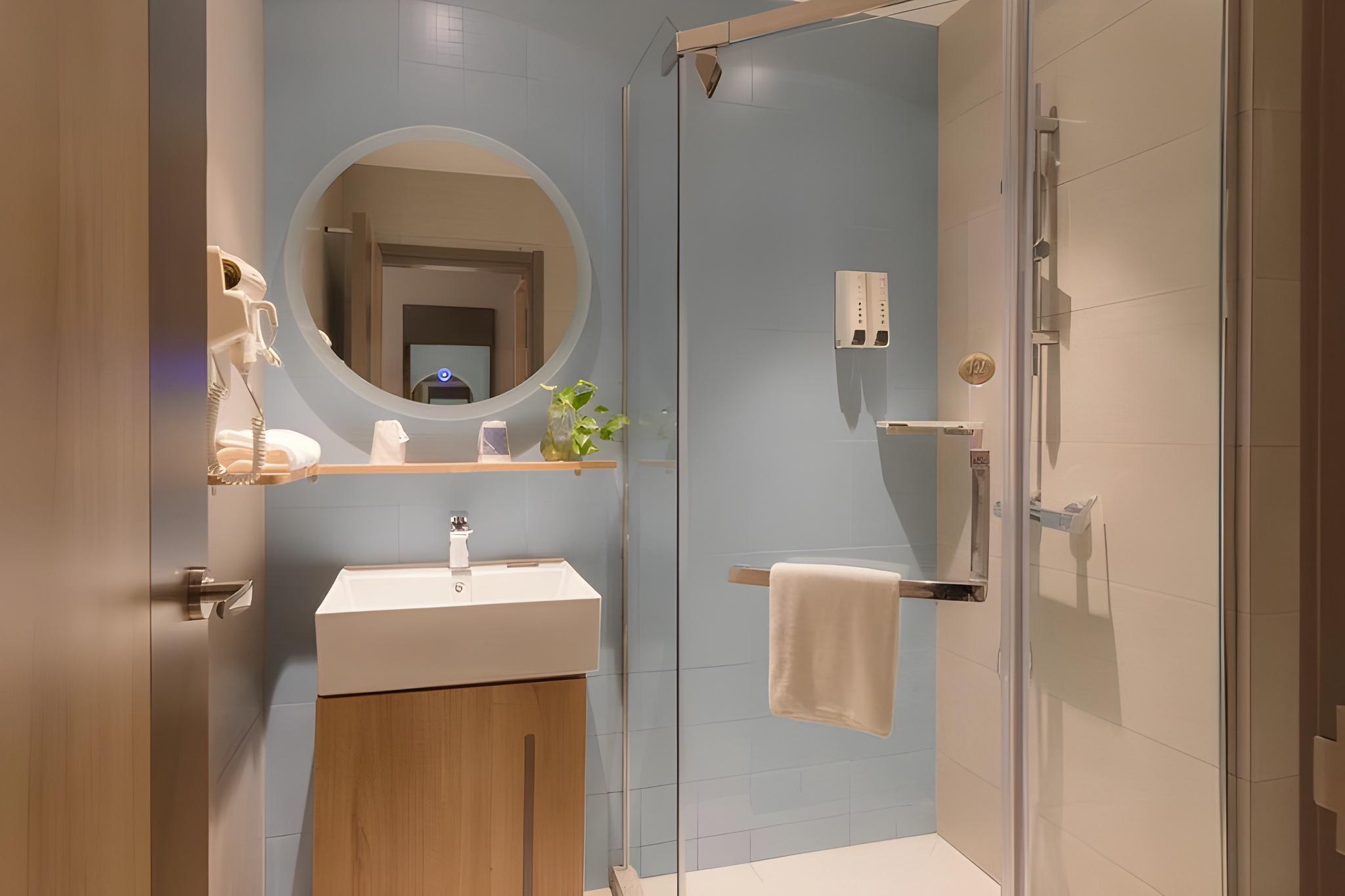 Home Inn neo (Shanghai Xujiahui Wanping South Road) 26/26