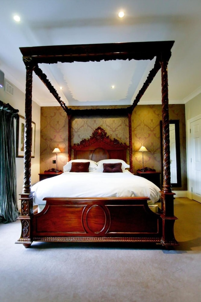 Mitton Hall 4/50