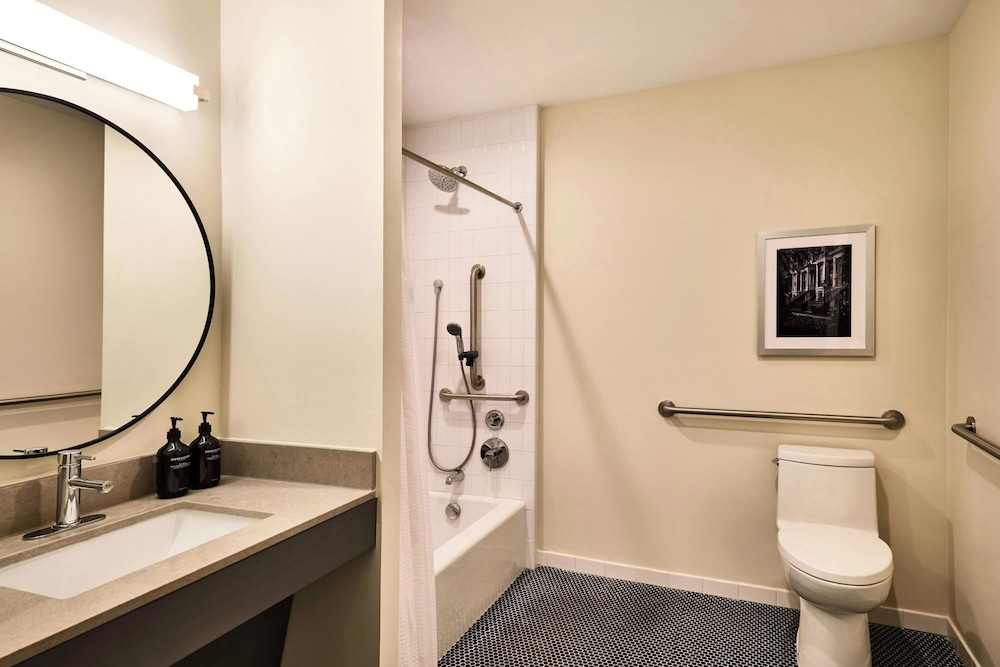 1 BEDROOM, SUITE