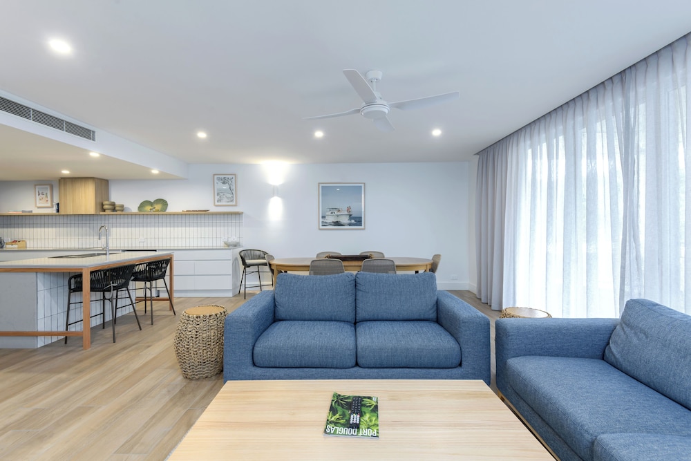 Mandalay Luxury Beachfront Apartments 44/59