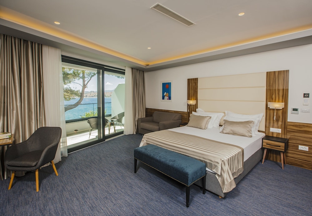 DELUXE, DOUBLE BED, TERRACE