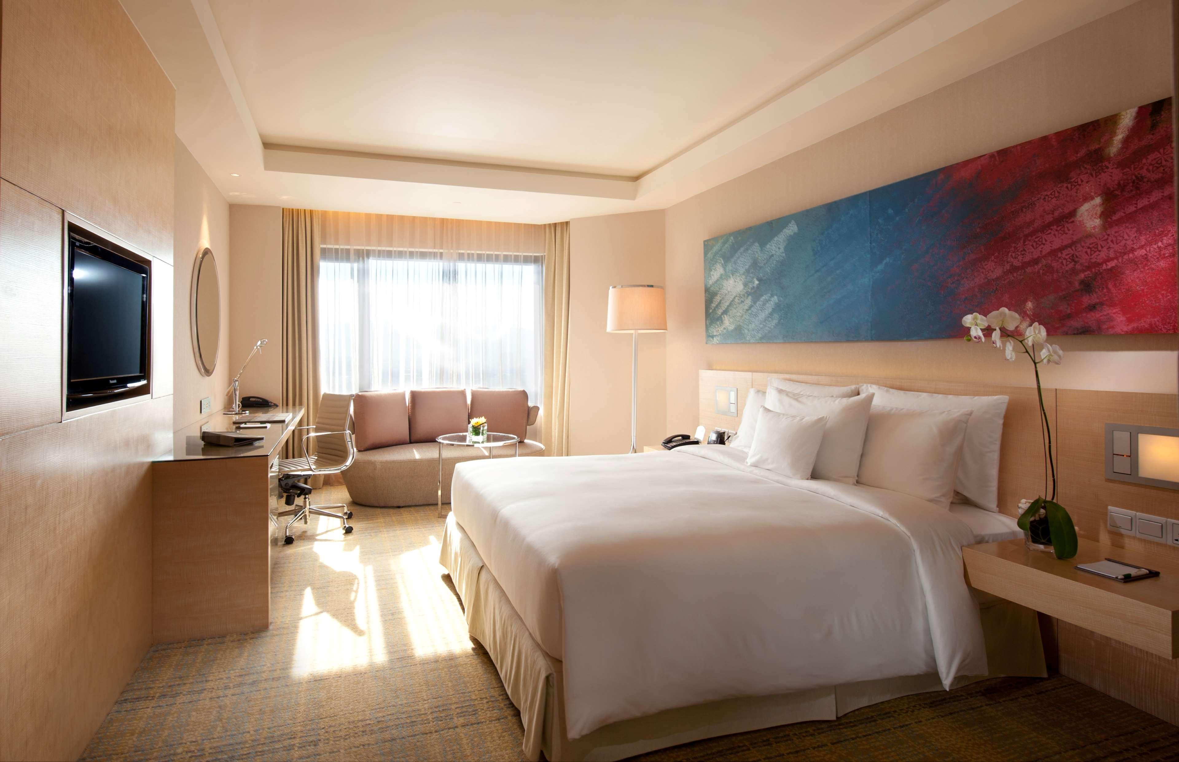 EXECUTIVE, KING BED, LOUNGE ACCESS
