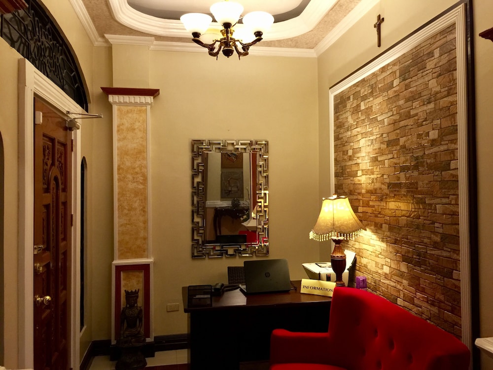The Executive Villa Inn & Suites 46/60