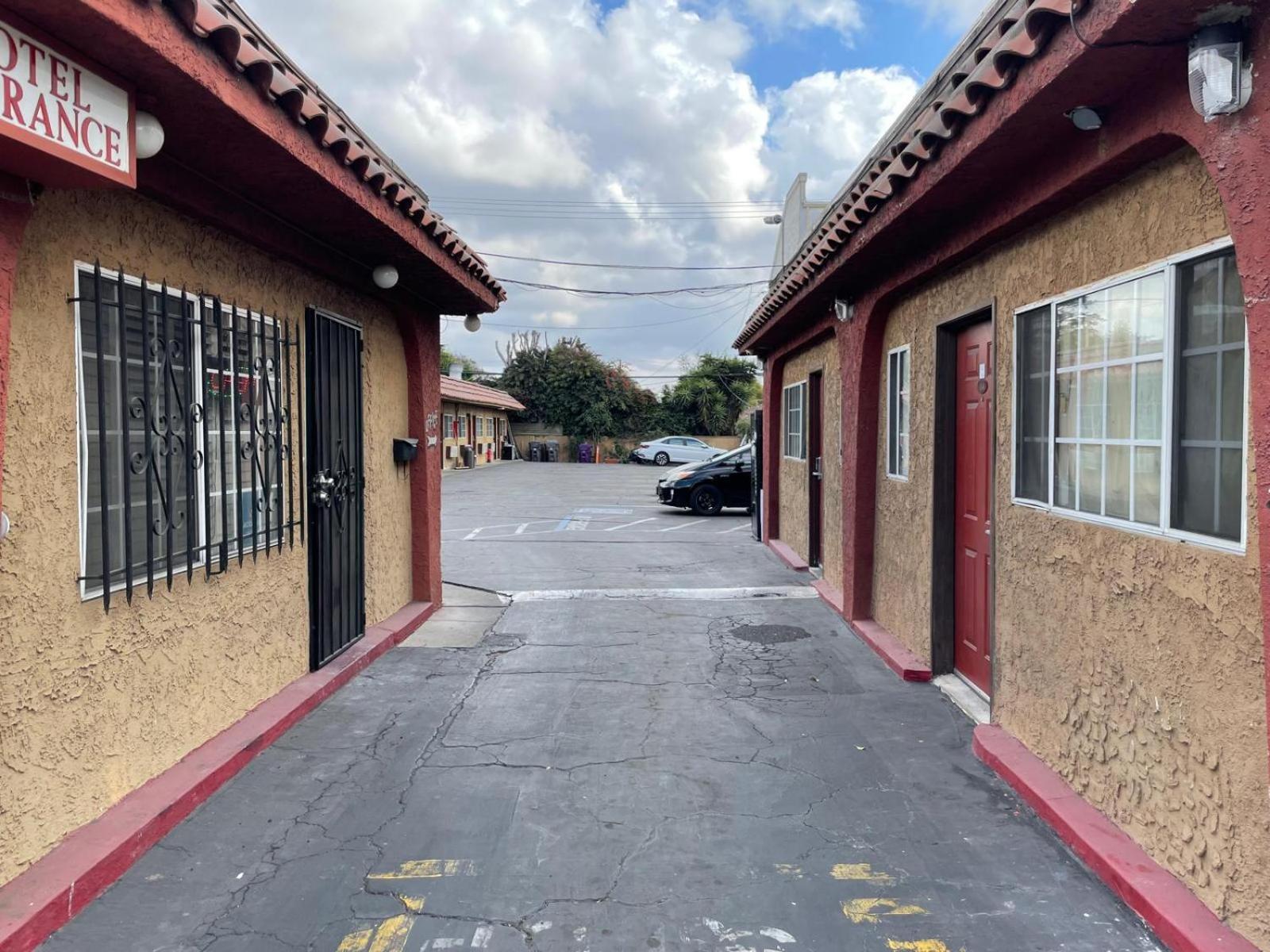 Uptown Inn 15/18