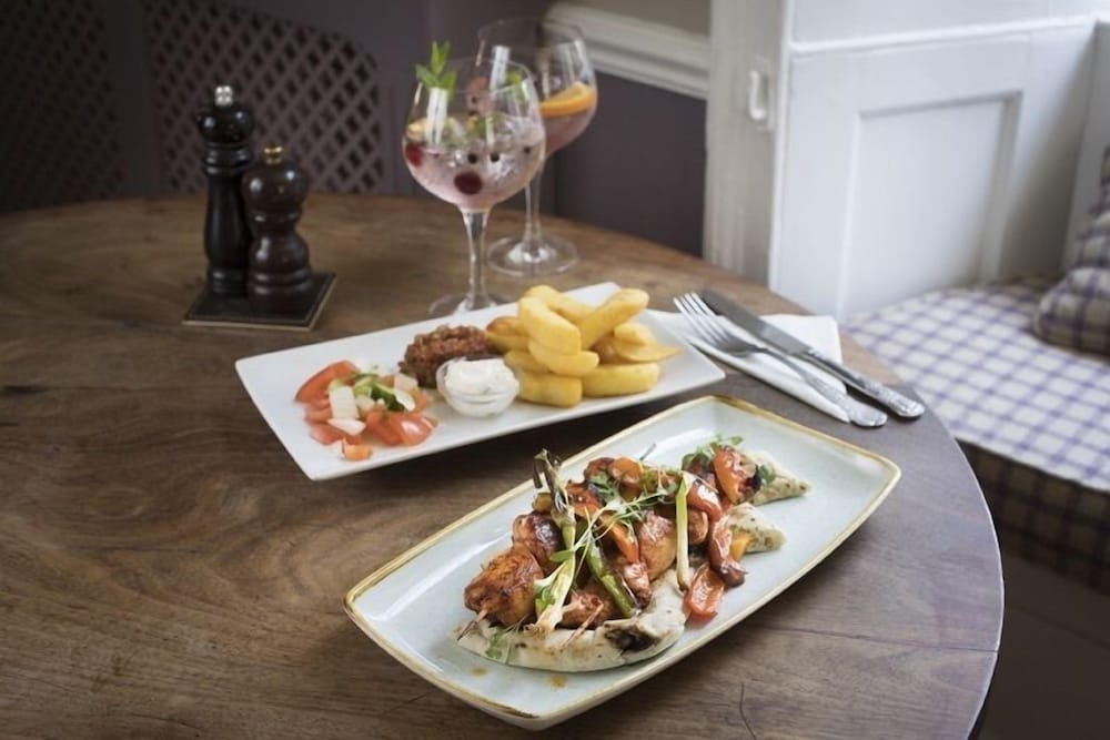 The Coachman Inn 36/41