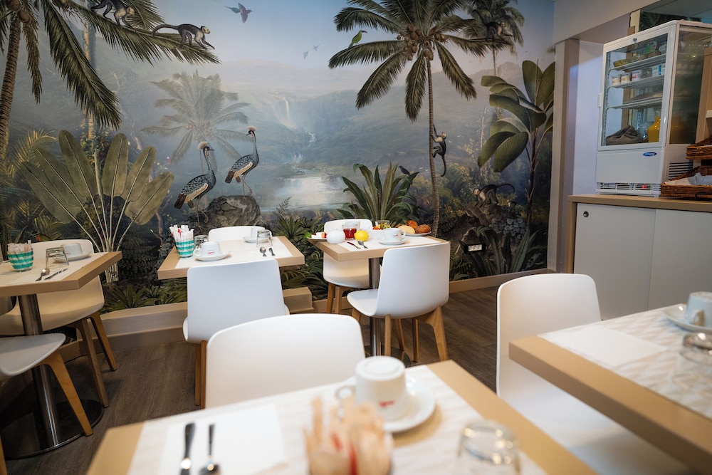 restaurant cafeteria