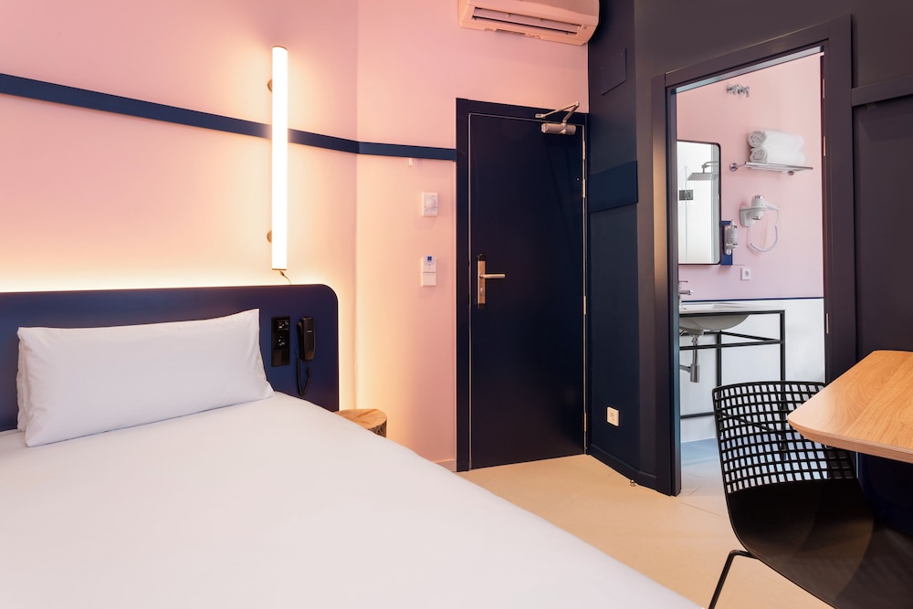 Room, Single, Single Bed, Courtyard View