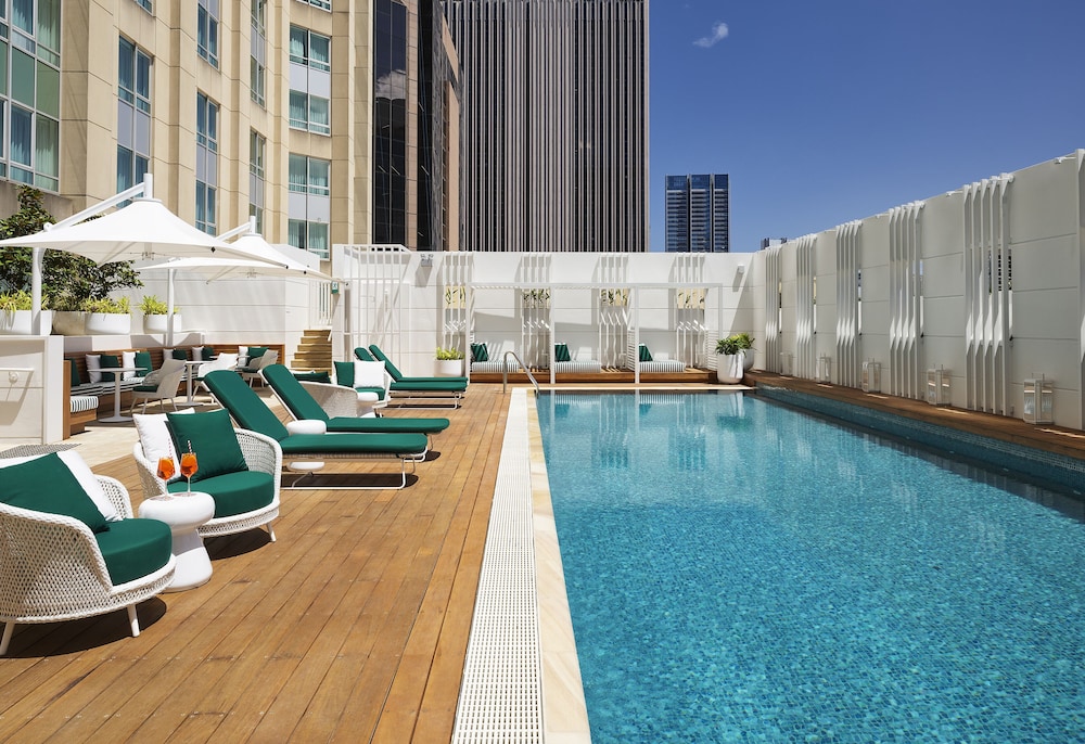 Swissotel Sydney 70/73