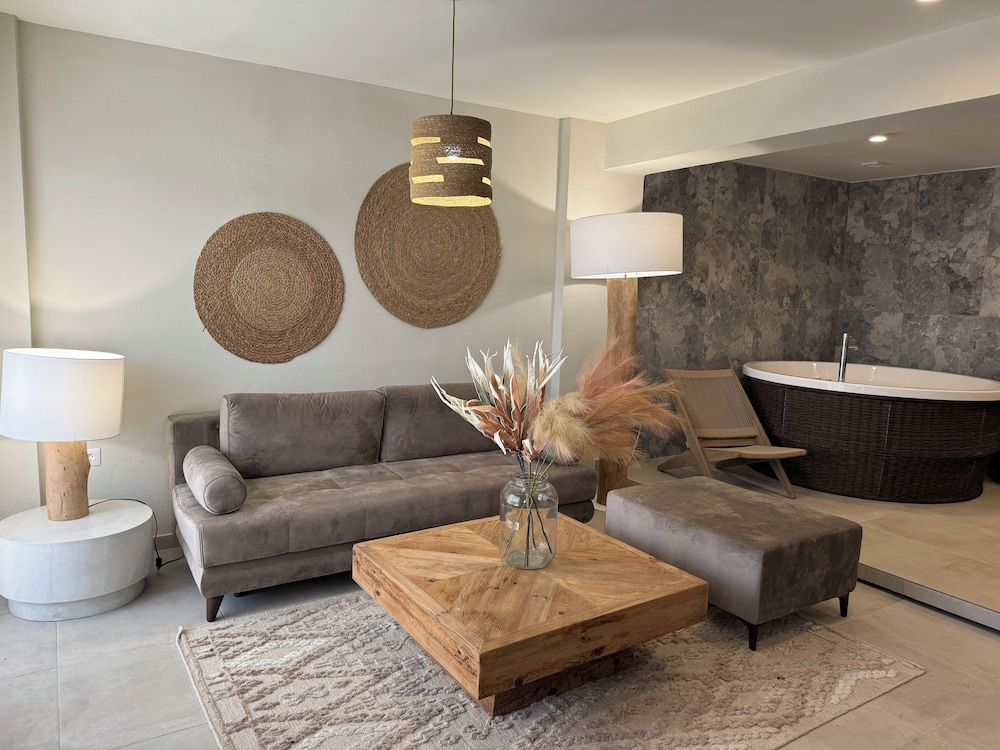 The Noverian Bios Santorini Boutique Hotel 60/78
