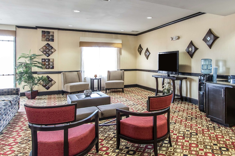 Comfort Suites Lawton Near Fort Sill 38/56