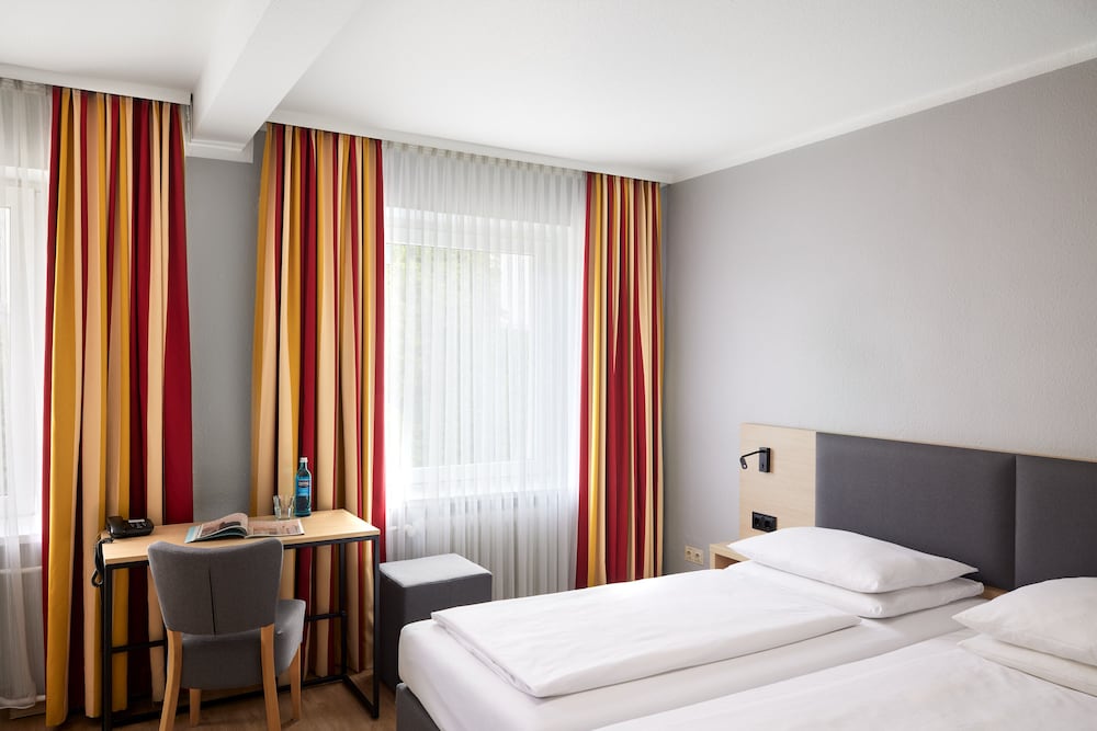 ROOM, TRIPLE