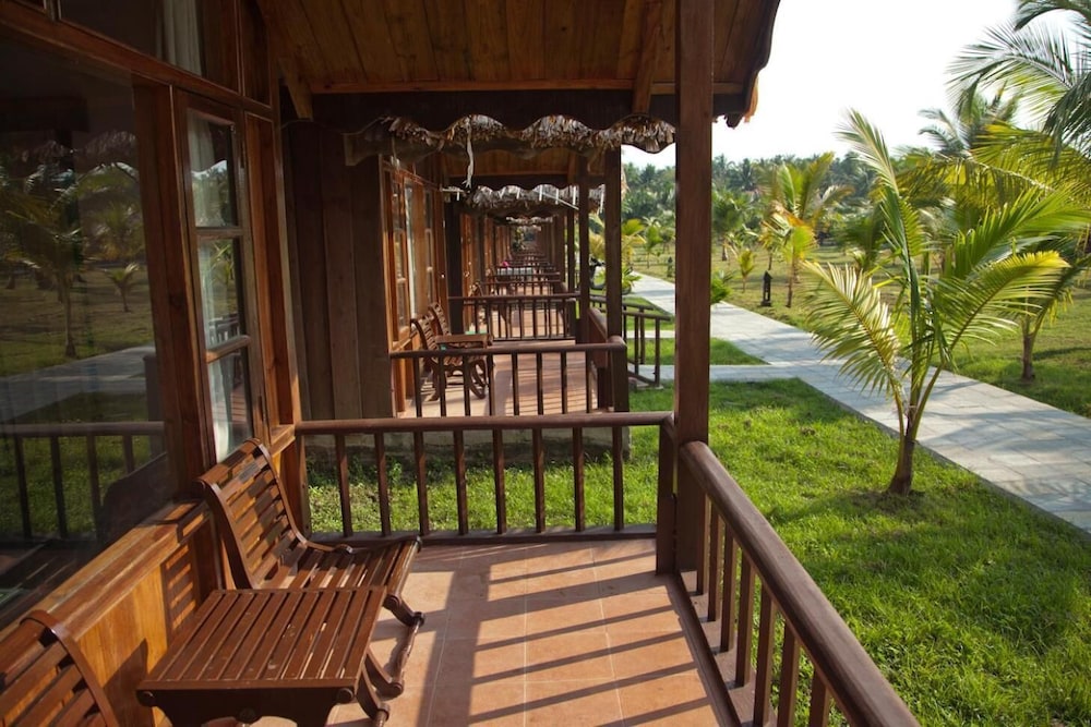 Symphony Palms Beach Resort 4/57