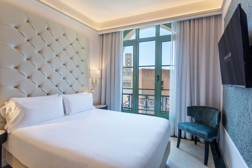 ROOM, DOUBLE BED