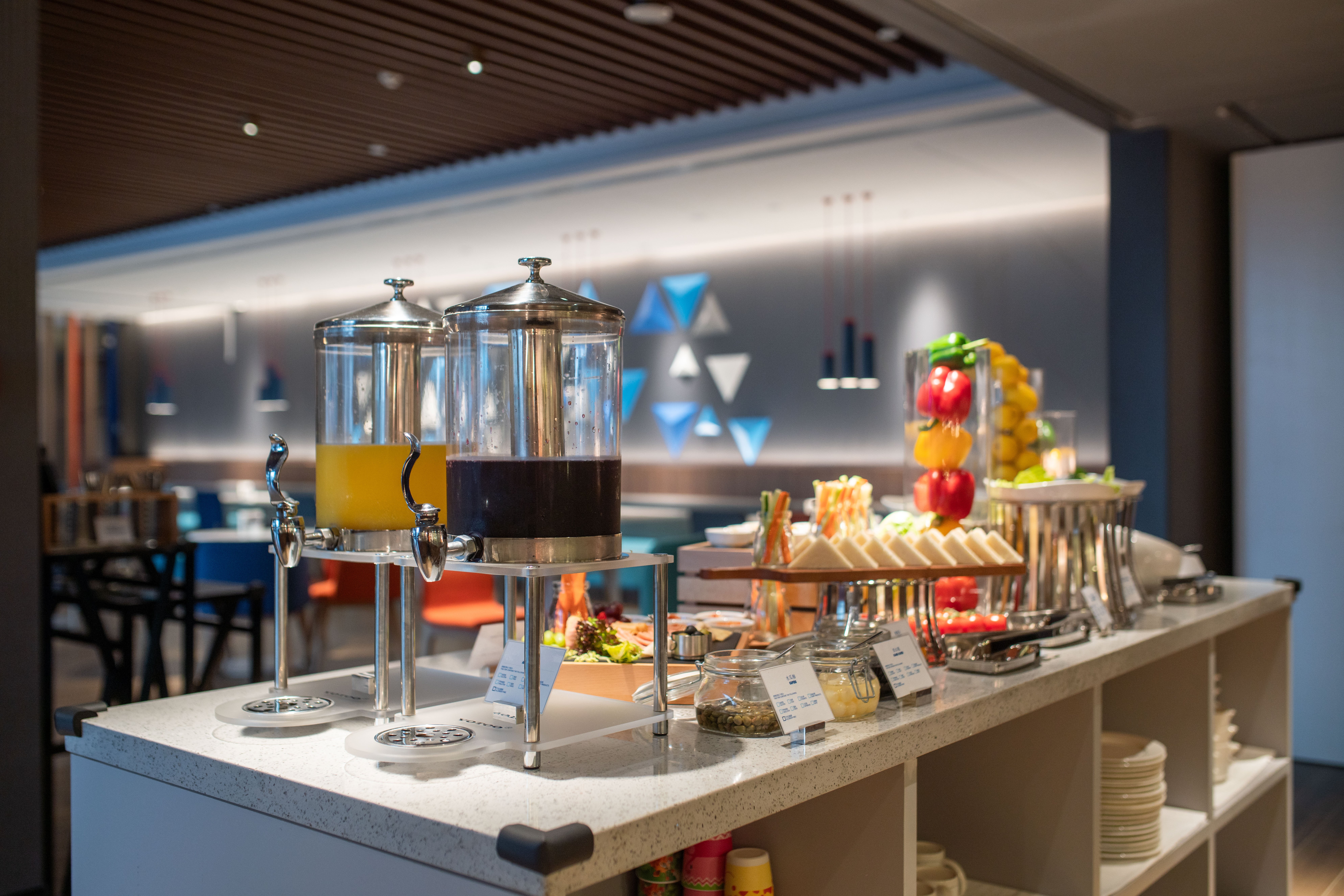 Holiday Inn Express Zhuhai Gongbei 24/63