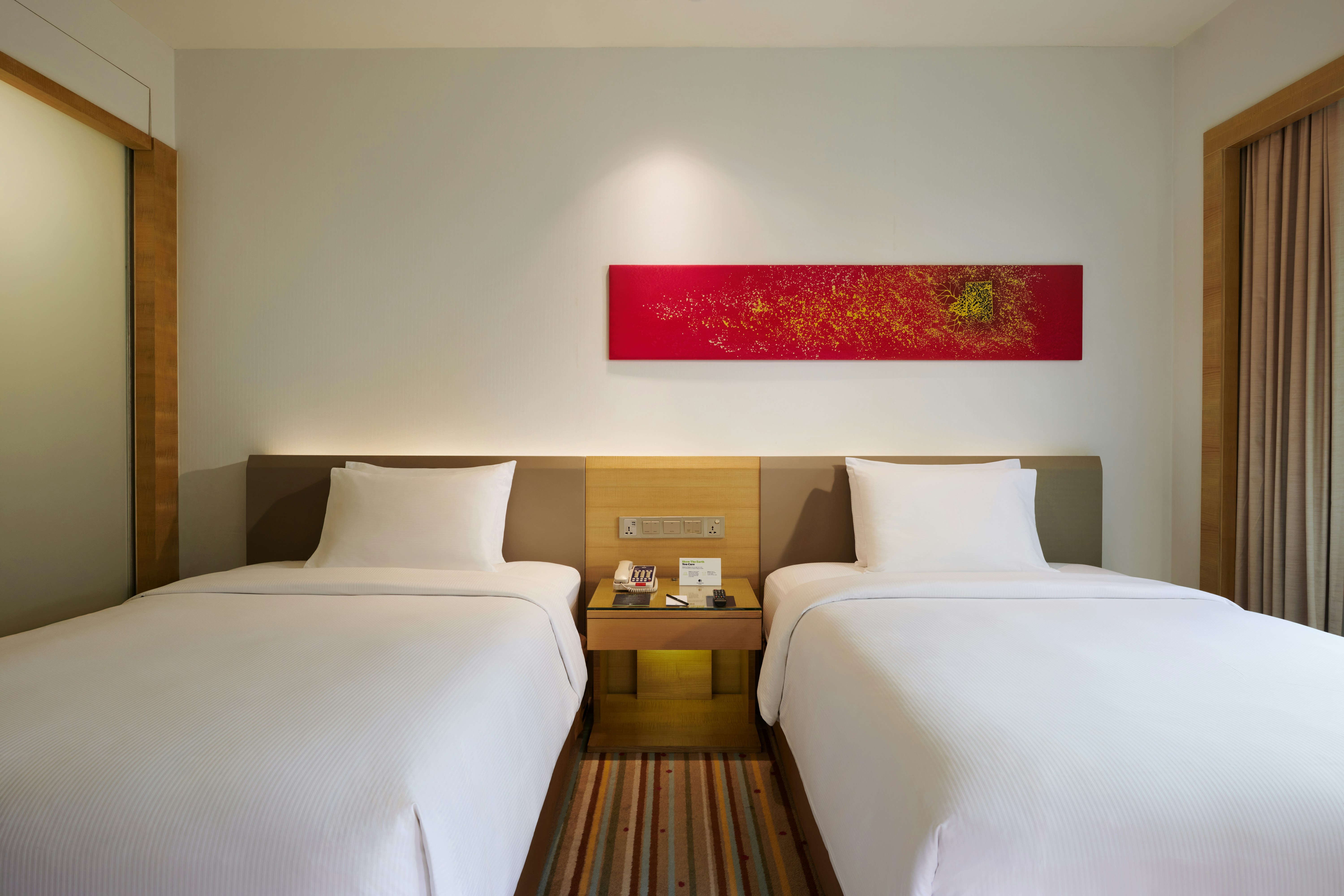 DELUXE, TWIN BEDS, HIGH FLOOR