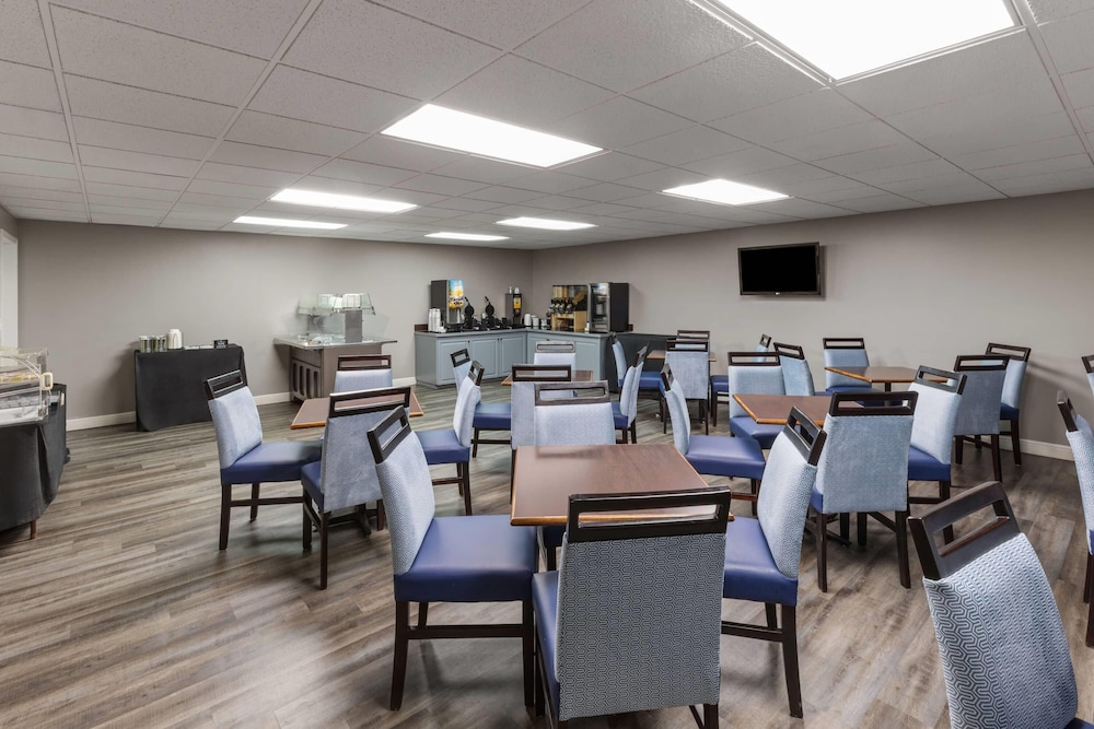 Angel Inn Near IMAX, a Travelodge by Wyndham 37/50