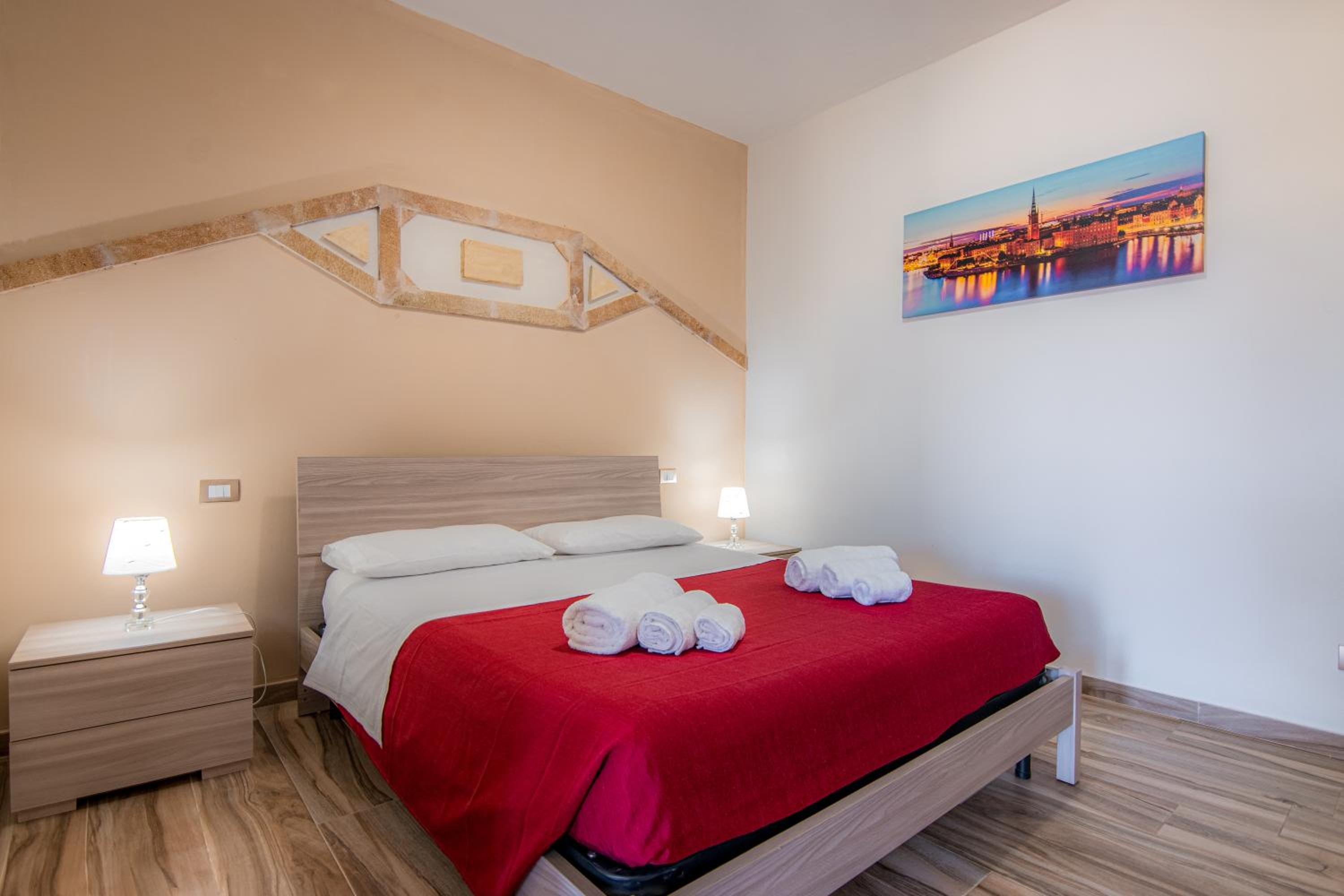 ROOM, DOUBLE BED