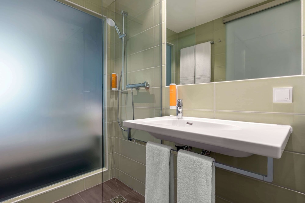 Super 8 By Wyndham Oberhausen 15/36