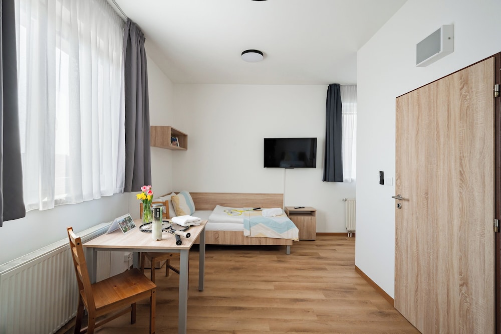 University Hotel 29/50