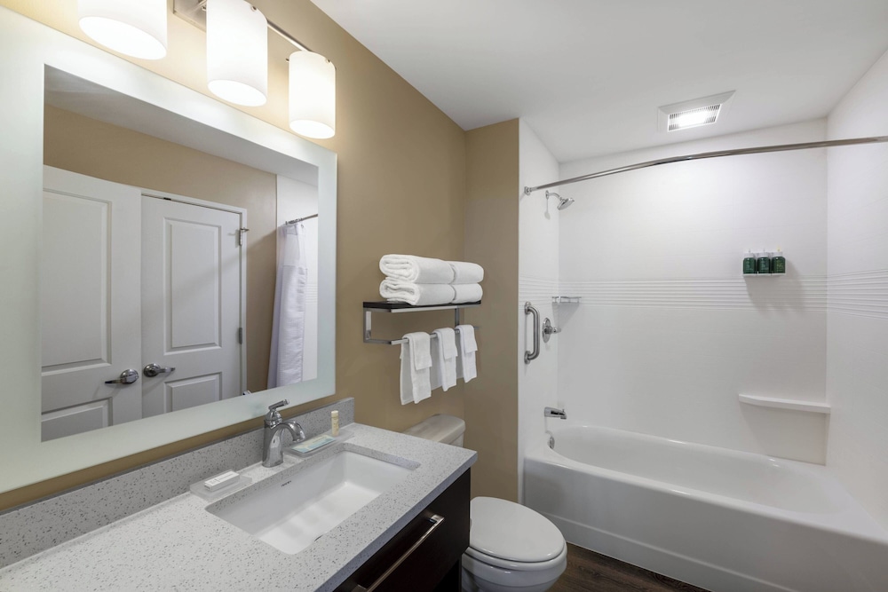 استوديو بسريرين كوين لذوي الإعاقة، TownePlace Suites by Marriott St. Louis Edwardsville, IL 2/2