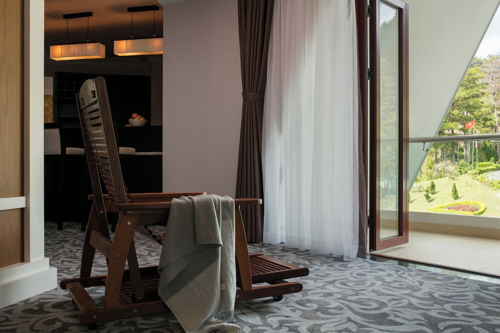 Swiss-Belresort Tuyen Lam Dalat 66/76