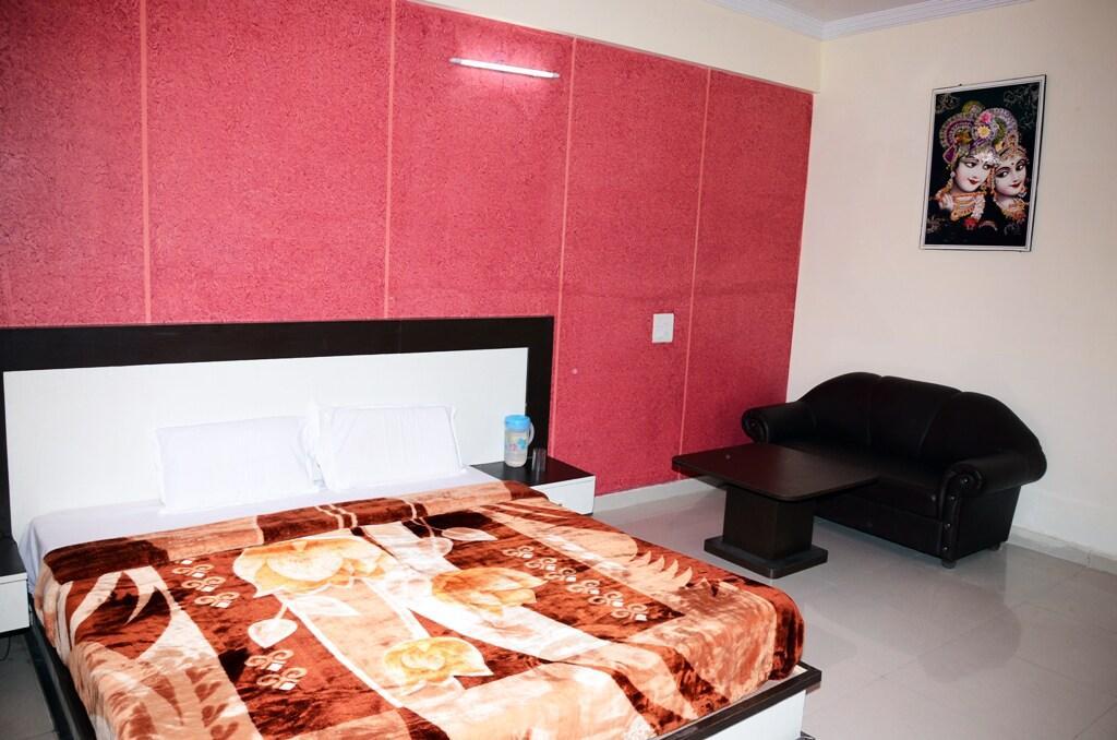 Hotel Krishna International 22/25