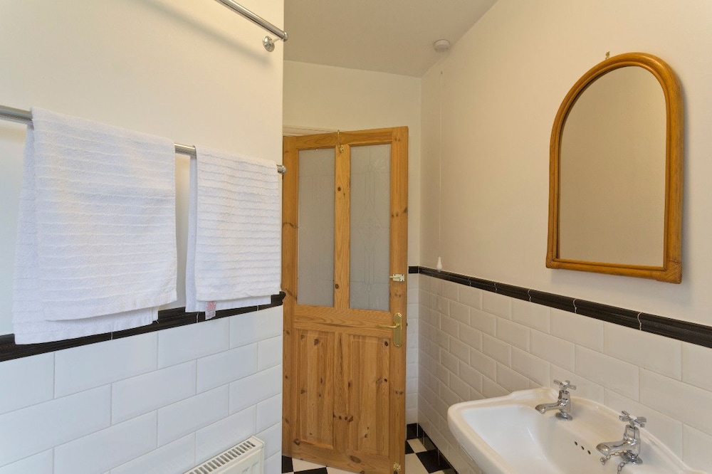 Poplar House Serviced Apartments 24/27