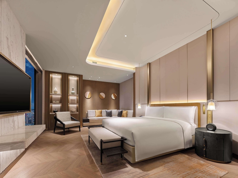 City, Suite, King Bed, Skyline View