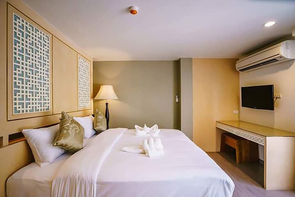 Moon Dragon Hotel 16/63