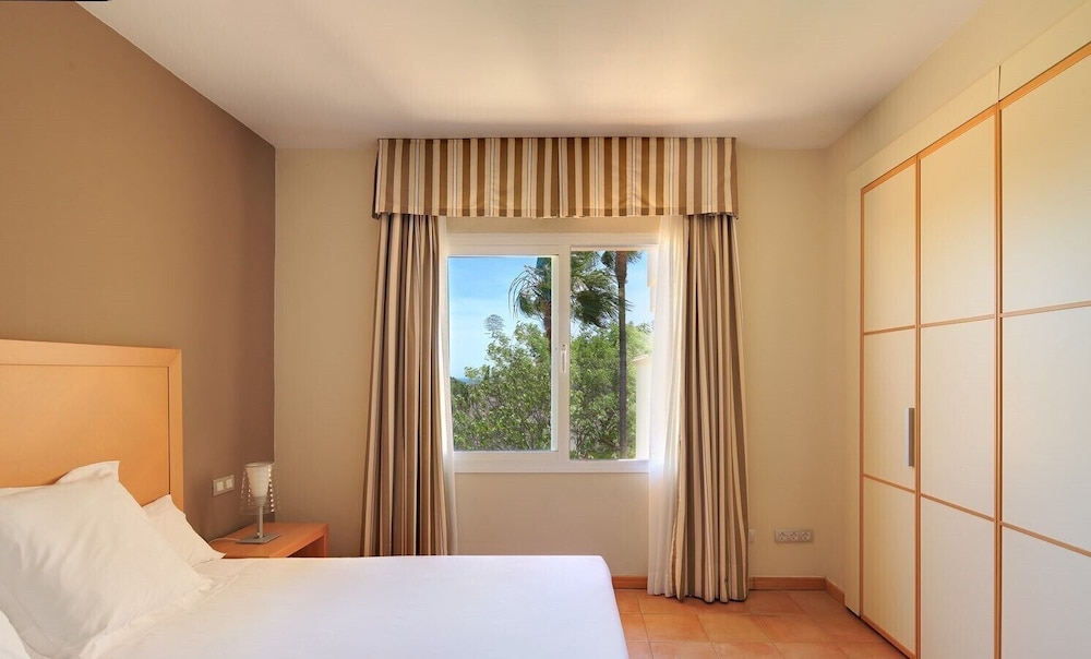 1 BEDROOM, APARTMENT, KING BED, SOFA