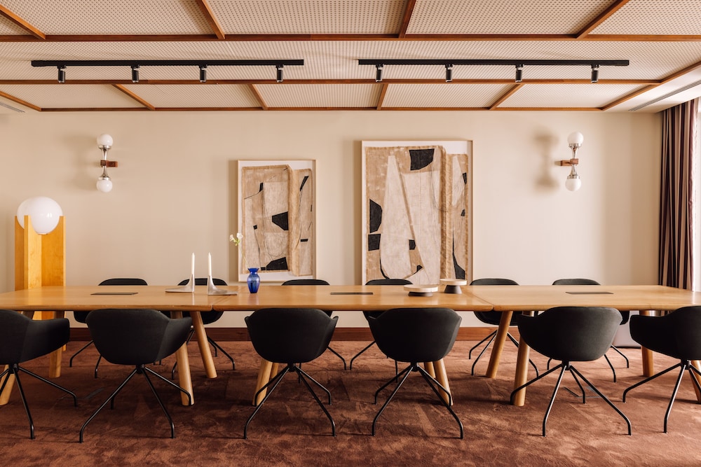 The Rebello Hotel & Spa 68/76