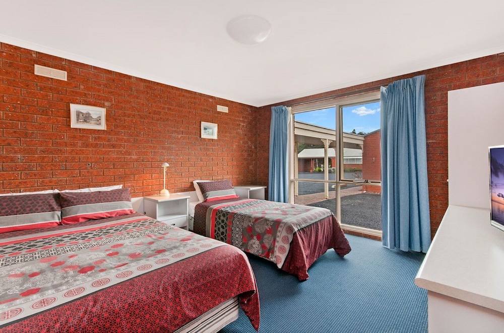 WHALERS REST MOTOR INN 15/56