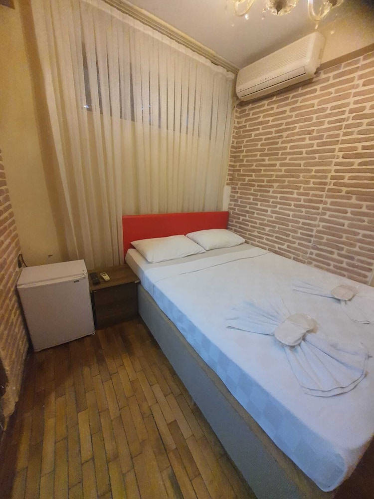Omar Sultan Suites 5/33