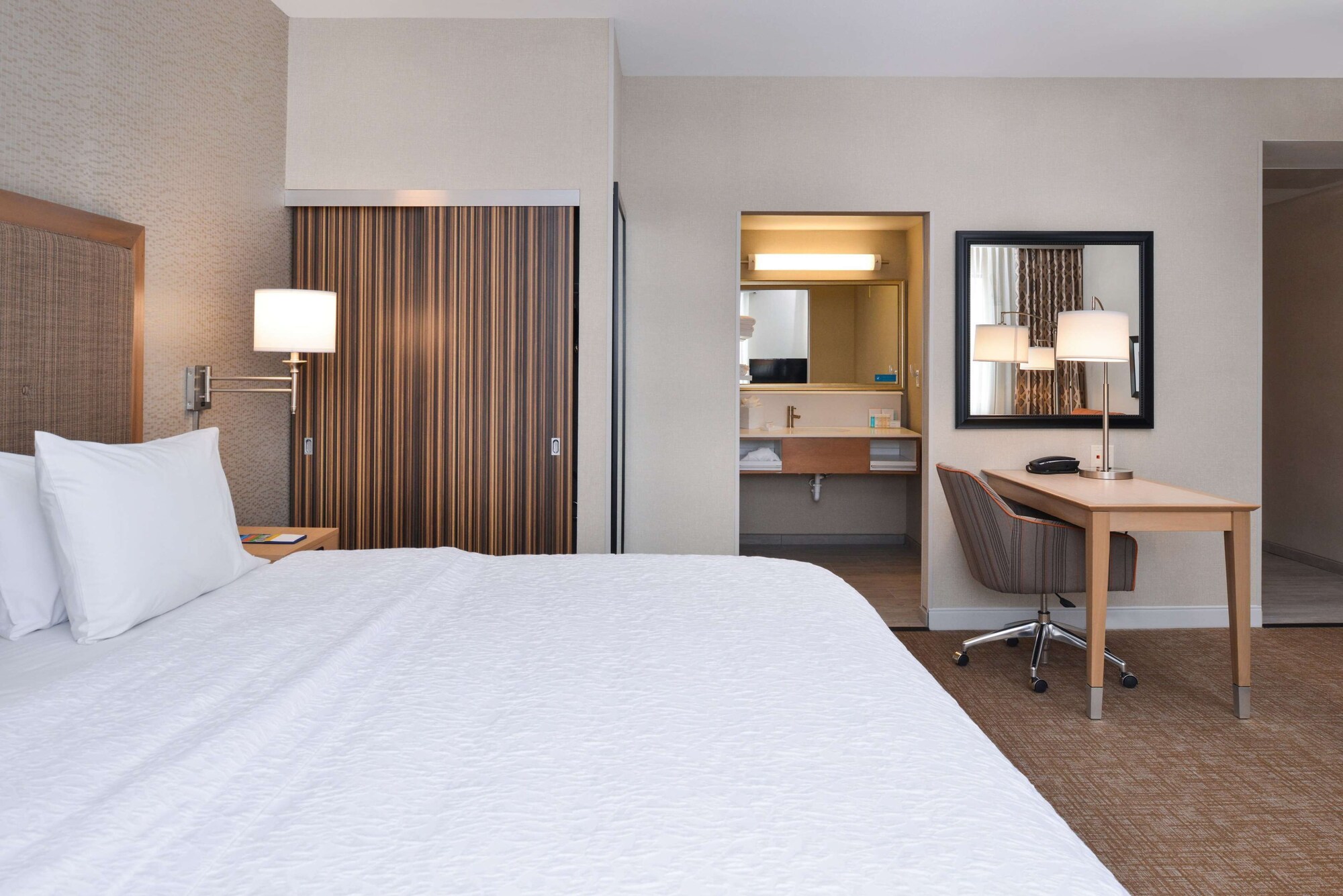 STUDIO, SUITE, KING BED