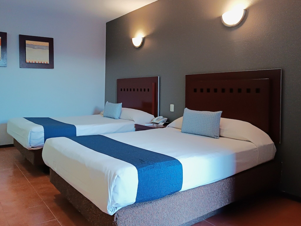 STANDARD, 2 DOUBLE BEDS
