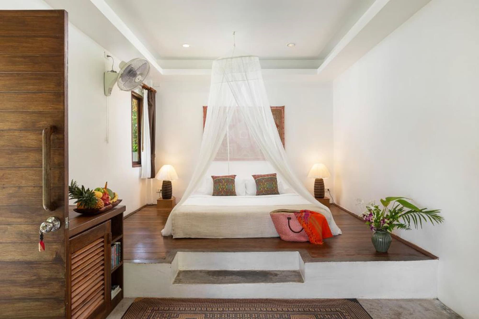 JUNGLE, BUNGALOW