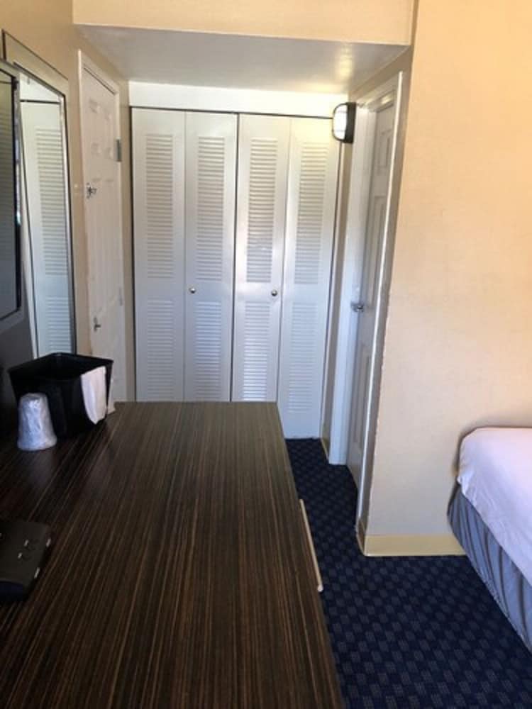Howard Johnson by Wyndham Odessa TX 14/49