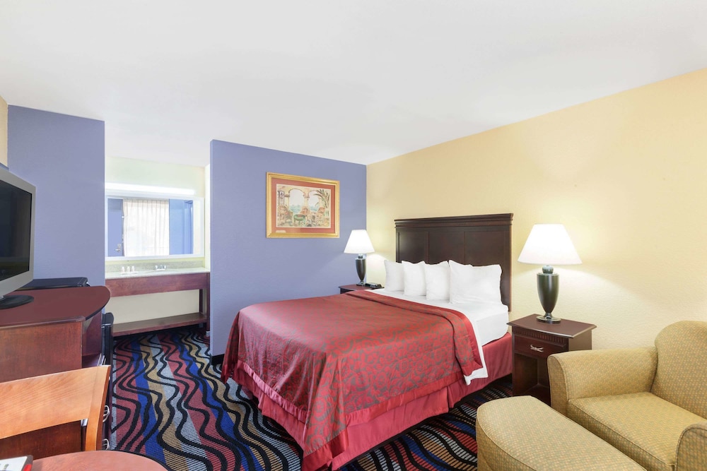 Days Inn By Wyndham Uvalde 6/16