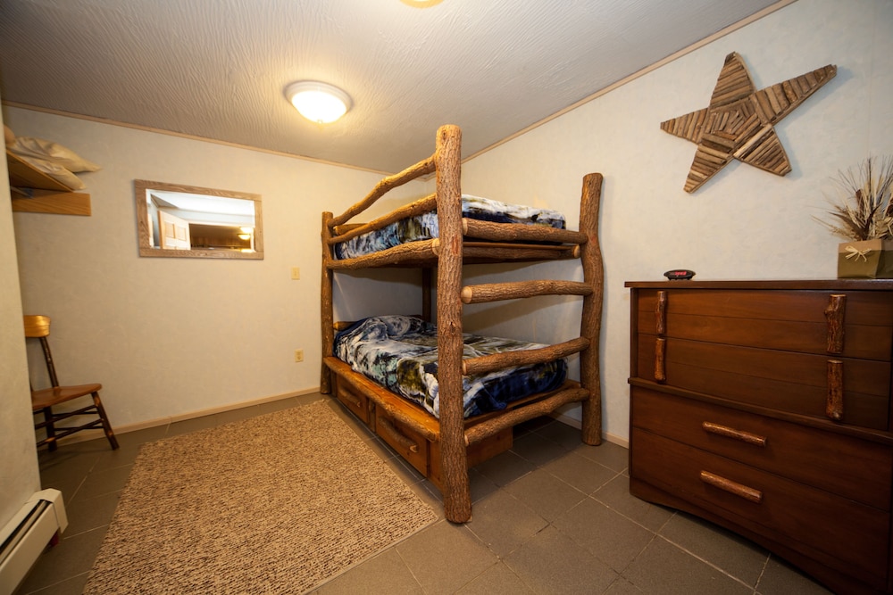 Log Cabin Lodge Suites 47/68