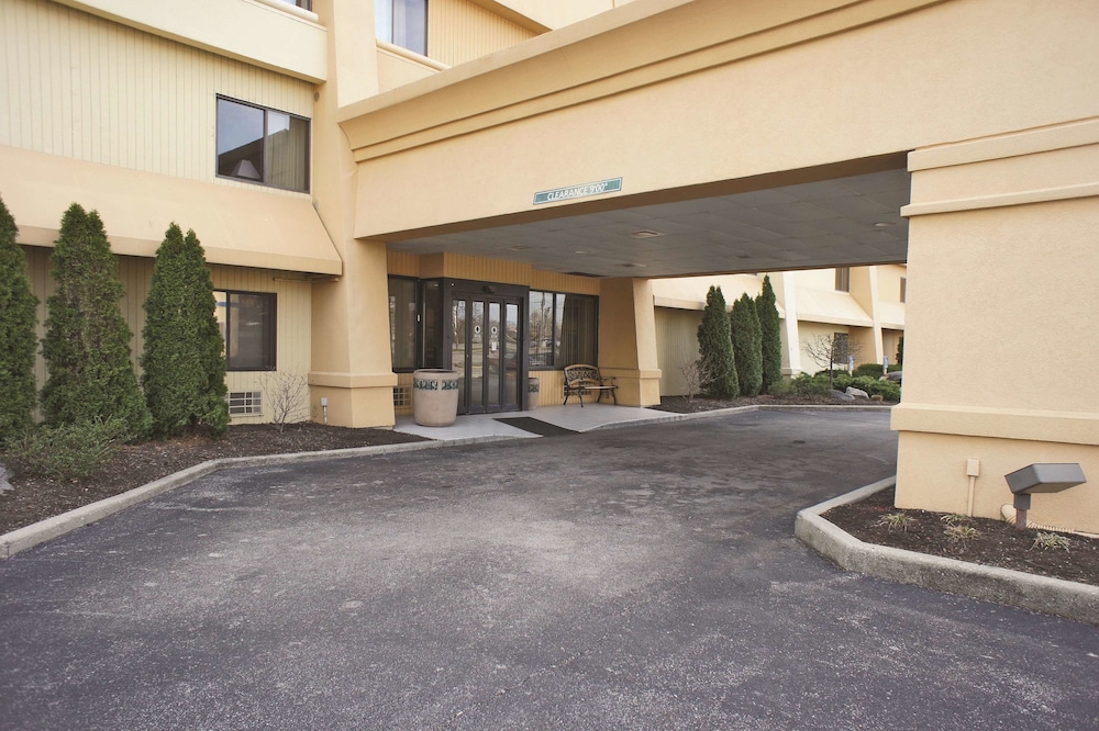 La Quinta Inn and Suites by Wyndham Cincinnati North 3/38