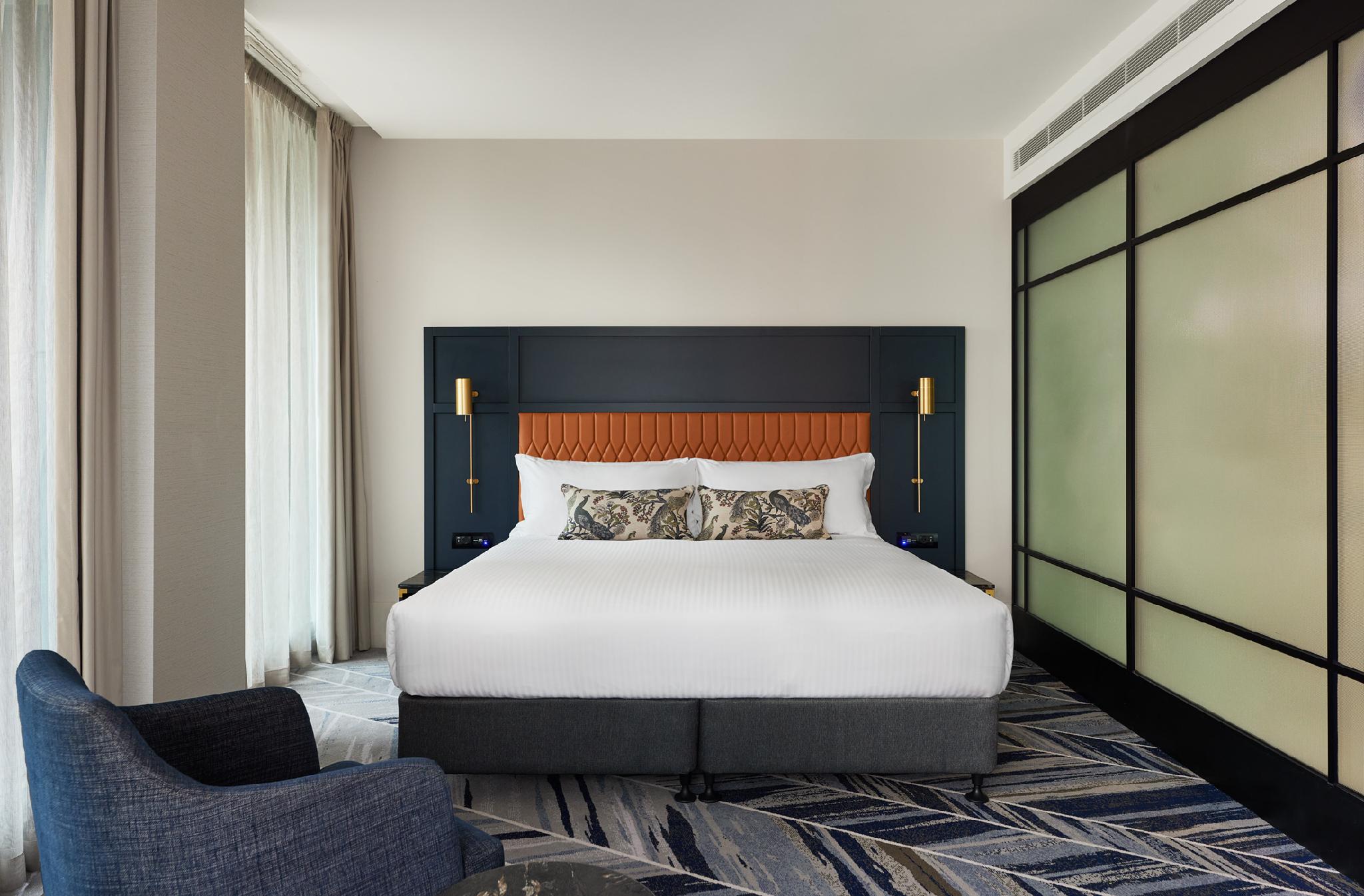 Balcony Suite (Club Access)