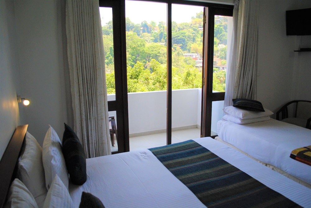 Yo Hotel 16/75