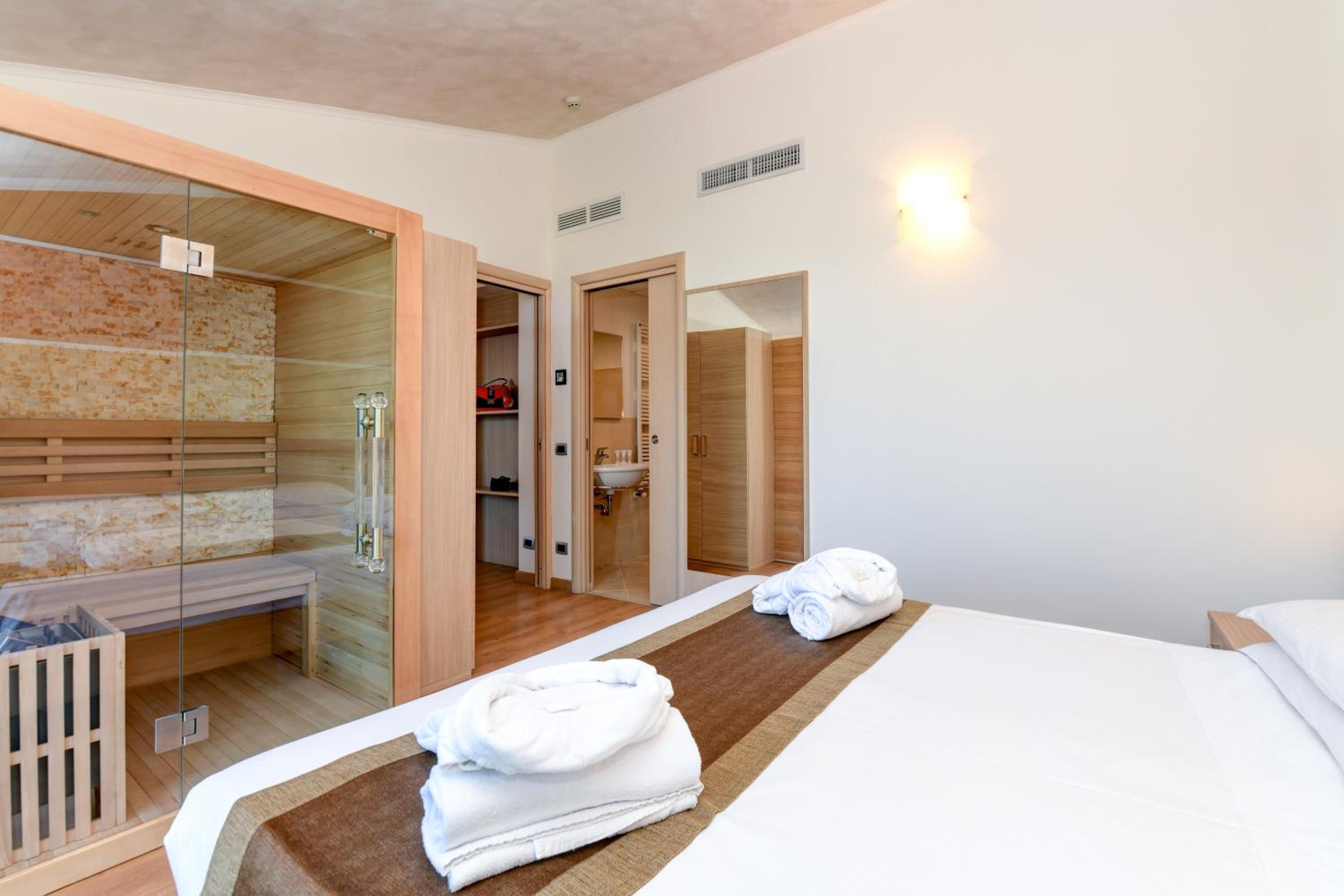 Junior Suite, Sauna, Balcony، Rivus 4/8