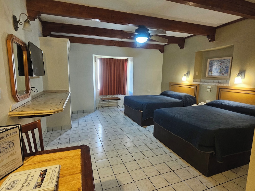 Executive, Suite, 2 Double Beds, Hotel Suites Kino 6/10