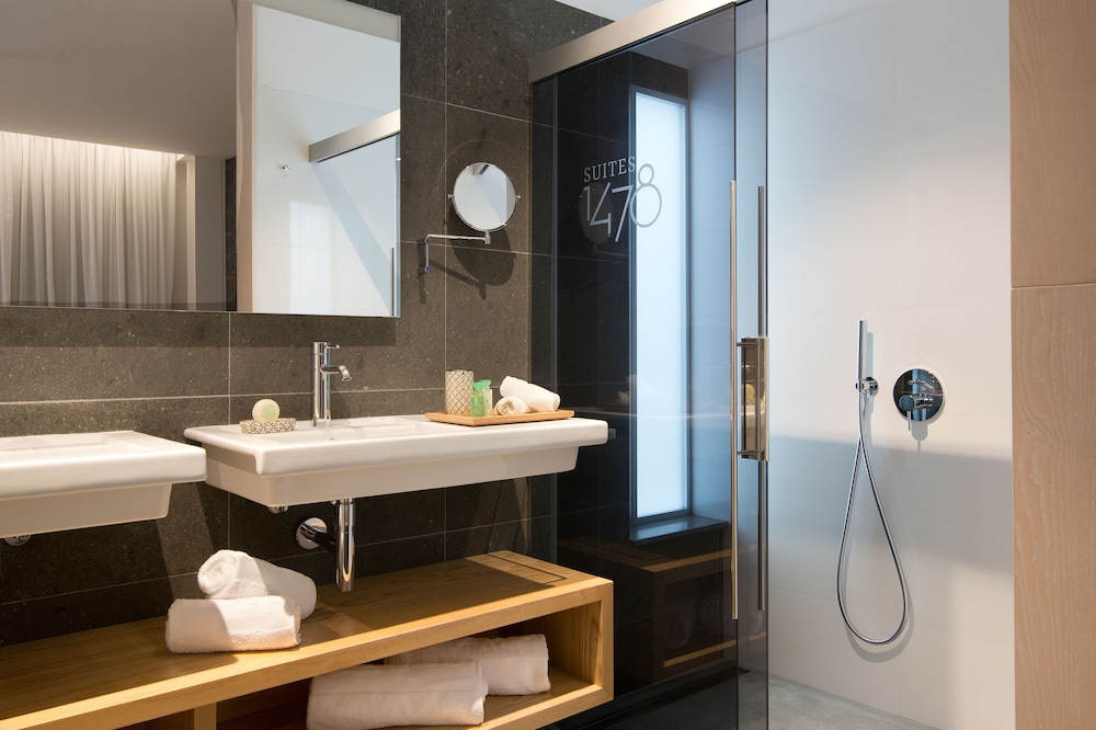 Suites 1478 50/50